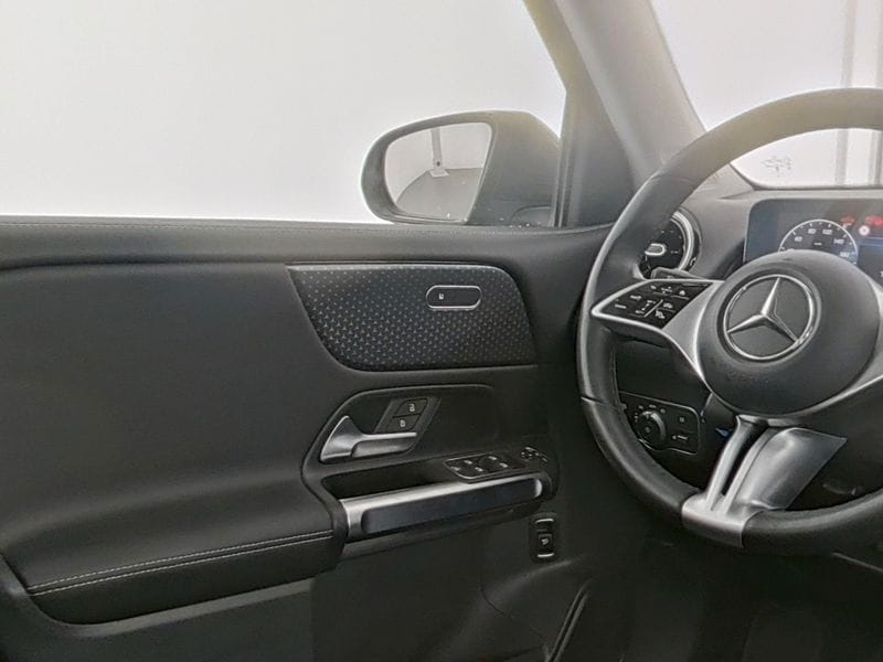 Mercedes-Benz GLB 180 Progressive Line Advanced AUT Kam. LED foto 3