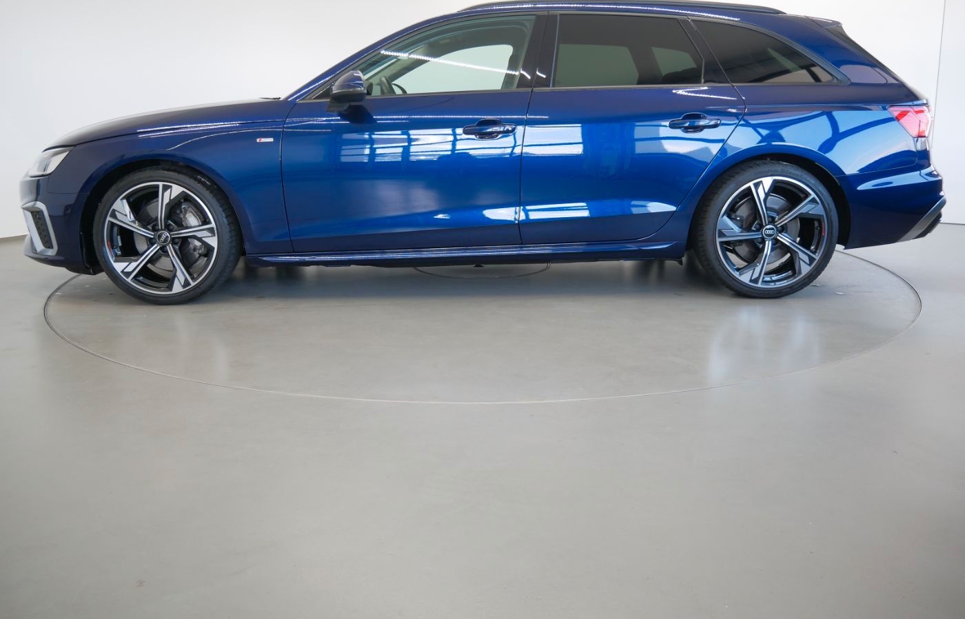 Audi A4 Avant 45 TFSI quattro S tro. S line LED AHK N foto 4