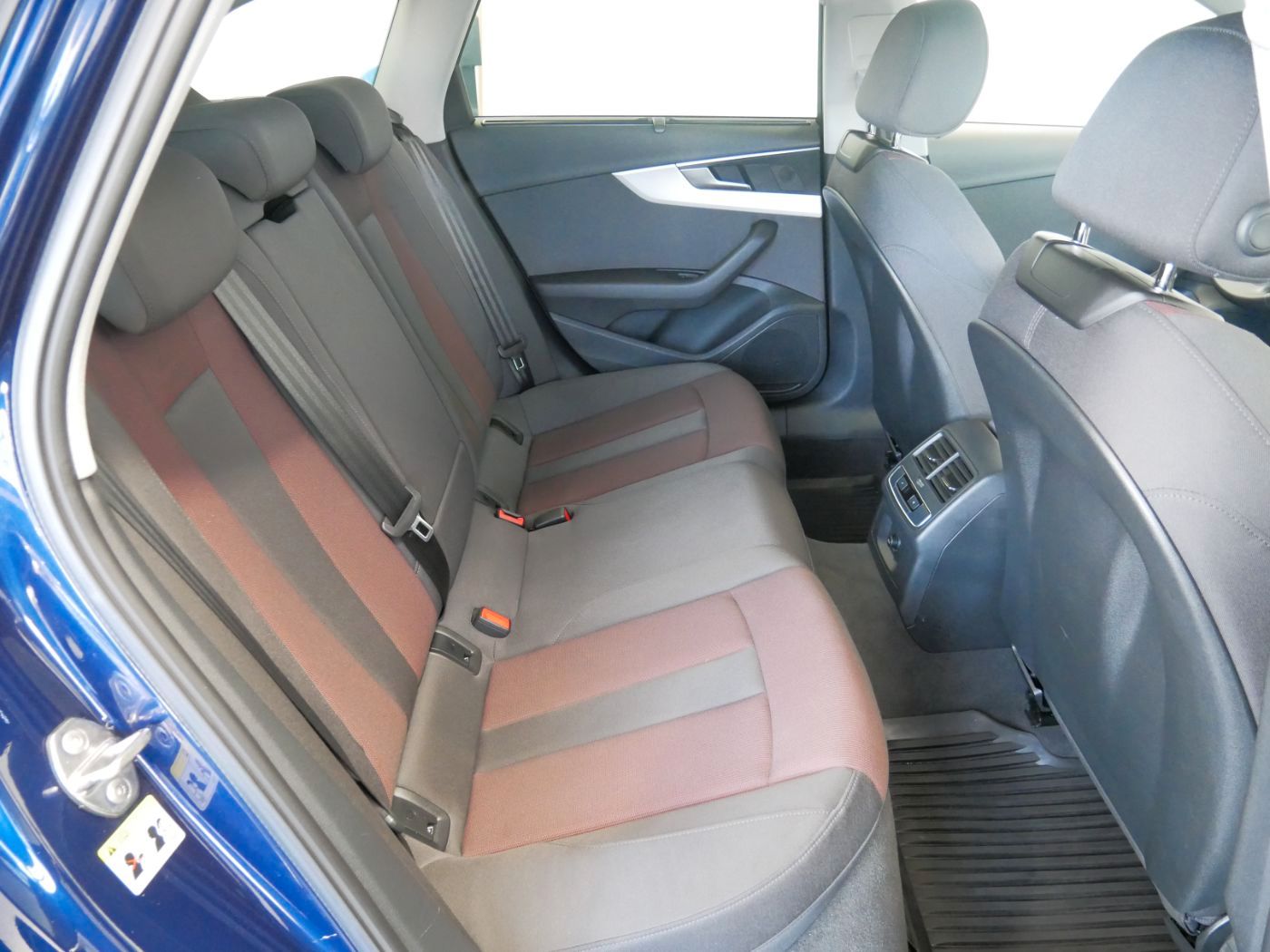 Audi A4 Avant 45 TFSI quattro S tro. S line LED AHK N foto 8