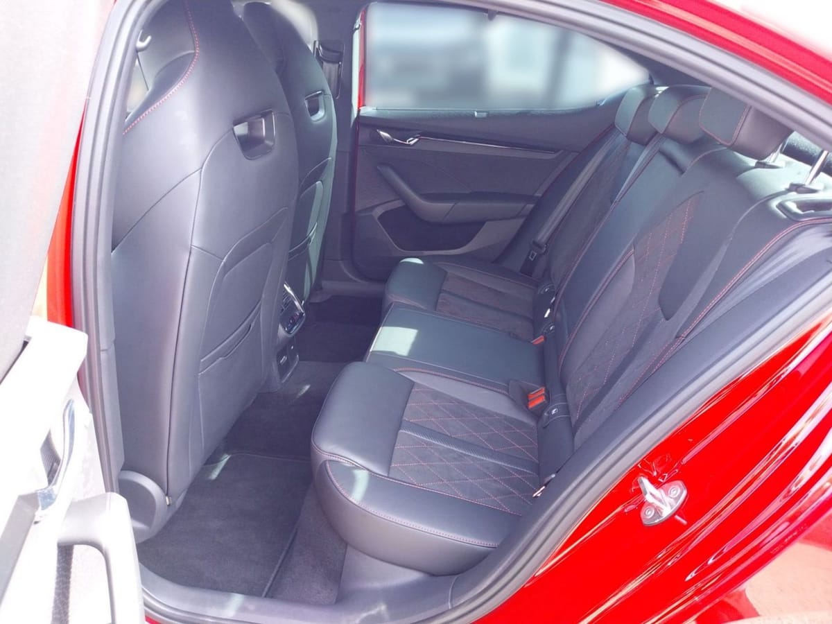 Skoda Octavia Lim. RS AHK DCC NAVI HUD ACC KAMERA KES foto 9