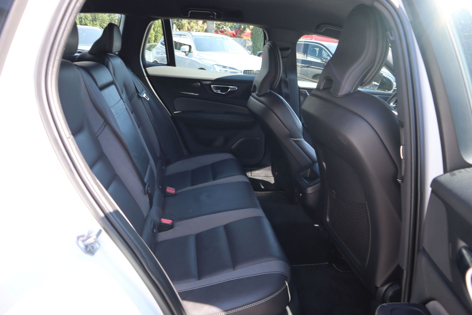 Volvo V60 Kombi R Design foto 11