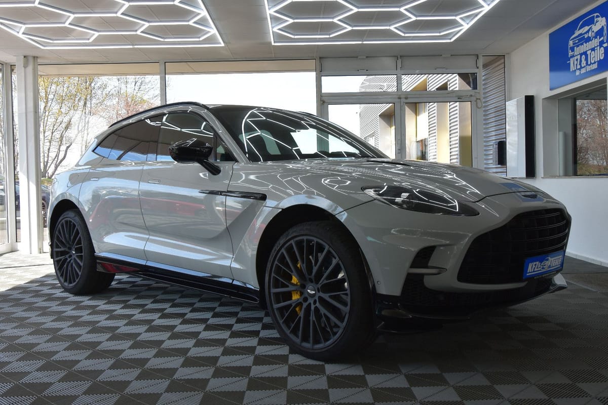 Aston Martin DBX 4.0 V8 707 Carbon Paket 23 Zoll