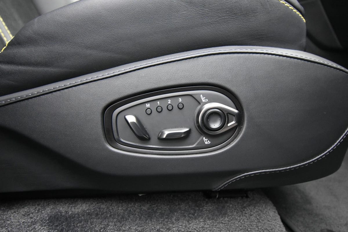 Aston Martin DBX 4.0 V8 707 Carbon Paket 23 Zoll foto 16
