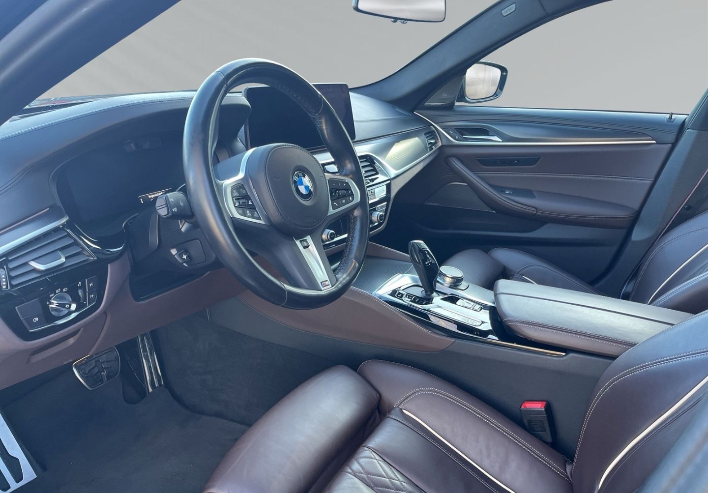 BMW 530 M Sport xDrive touring/AHK/Panodach/Nav/Lede foto 4