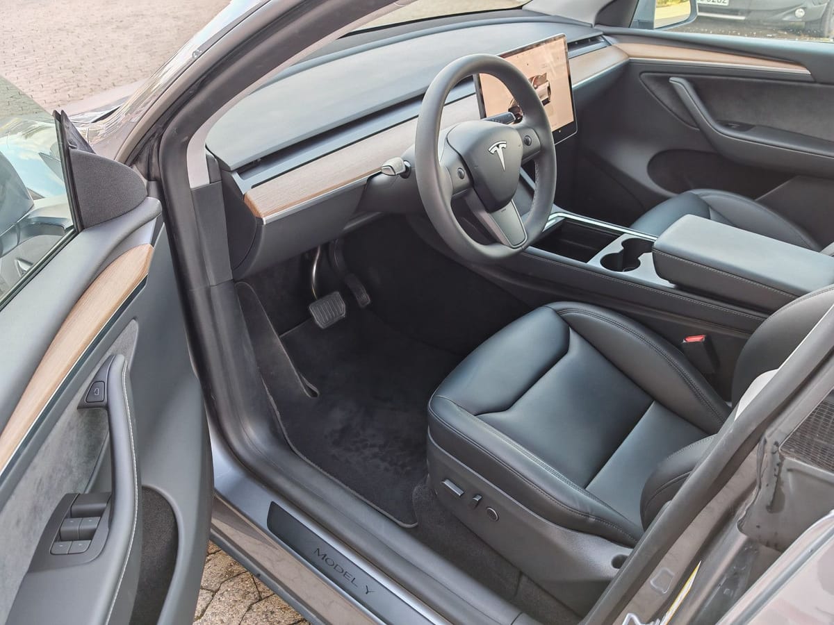 Tesla Model Y LongRange AWD EAP AHK SoH 92,6% foto 2