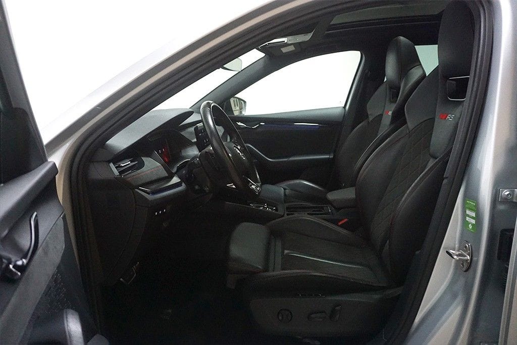Skoda Octavia 2.0TDI DSG RS Virtual Pano AHK HUD DCC foto 9