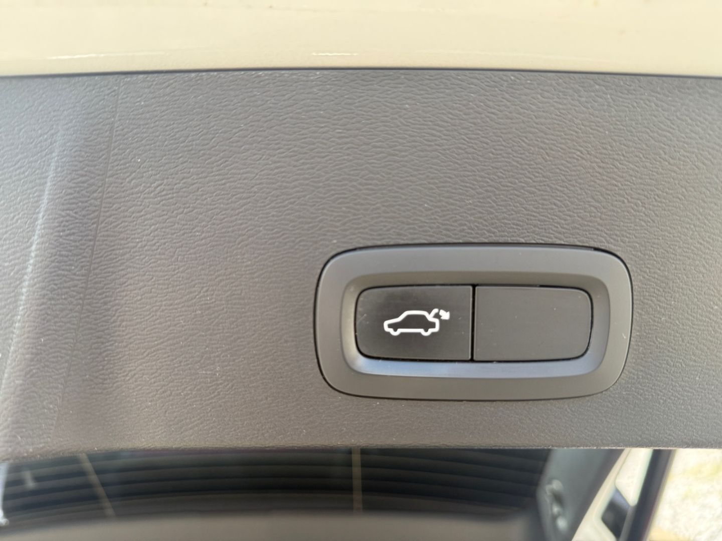 Volvo XC40 R Design 2WD AHK-klappbar Navi Leder Digita foto 15