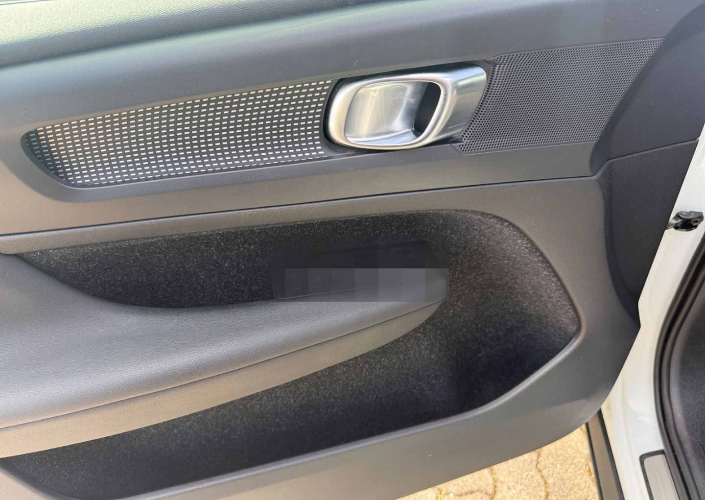 Volvo XC40 R Design 2WD AHK-klappbar Navi Leder Digita foto 7