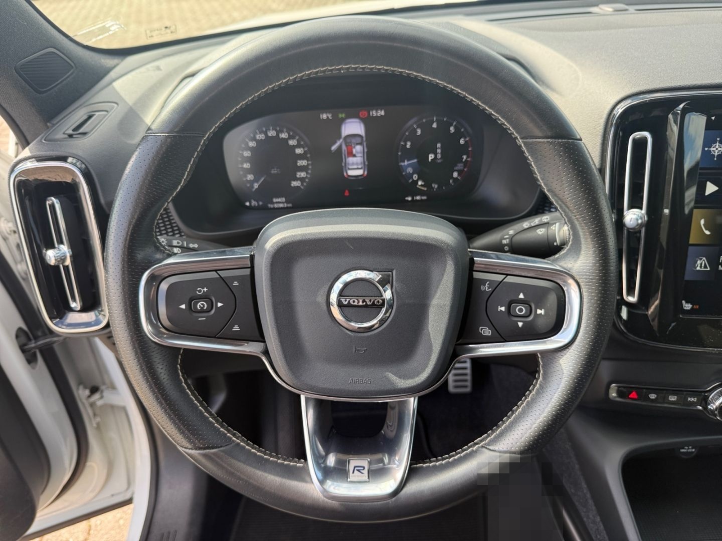Volvo XC40 R Design 2WD AHK-klappbar Navi Leder Digita foto 9