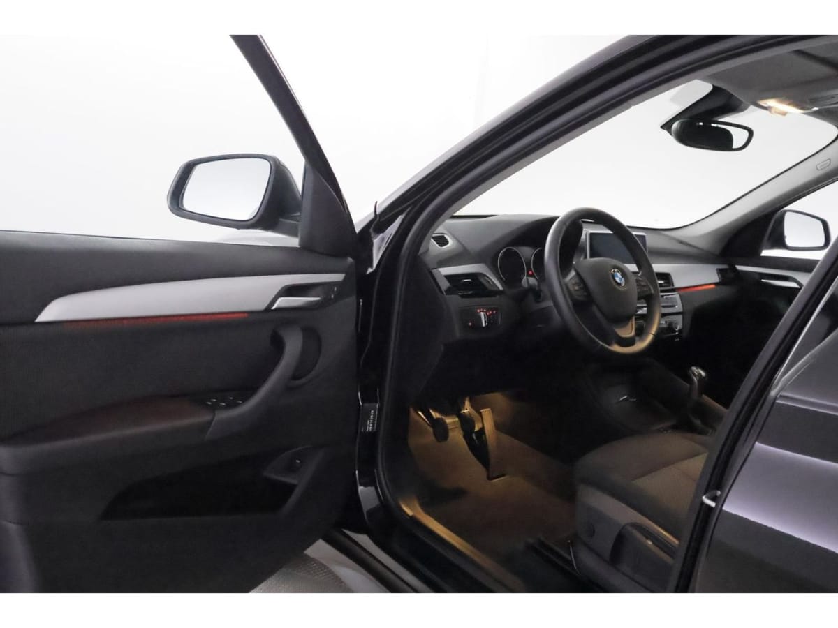 BMW X1 18i Advantage LED NAVI CARPLAY TEMPO KLIMA foto 8