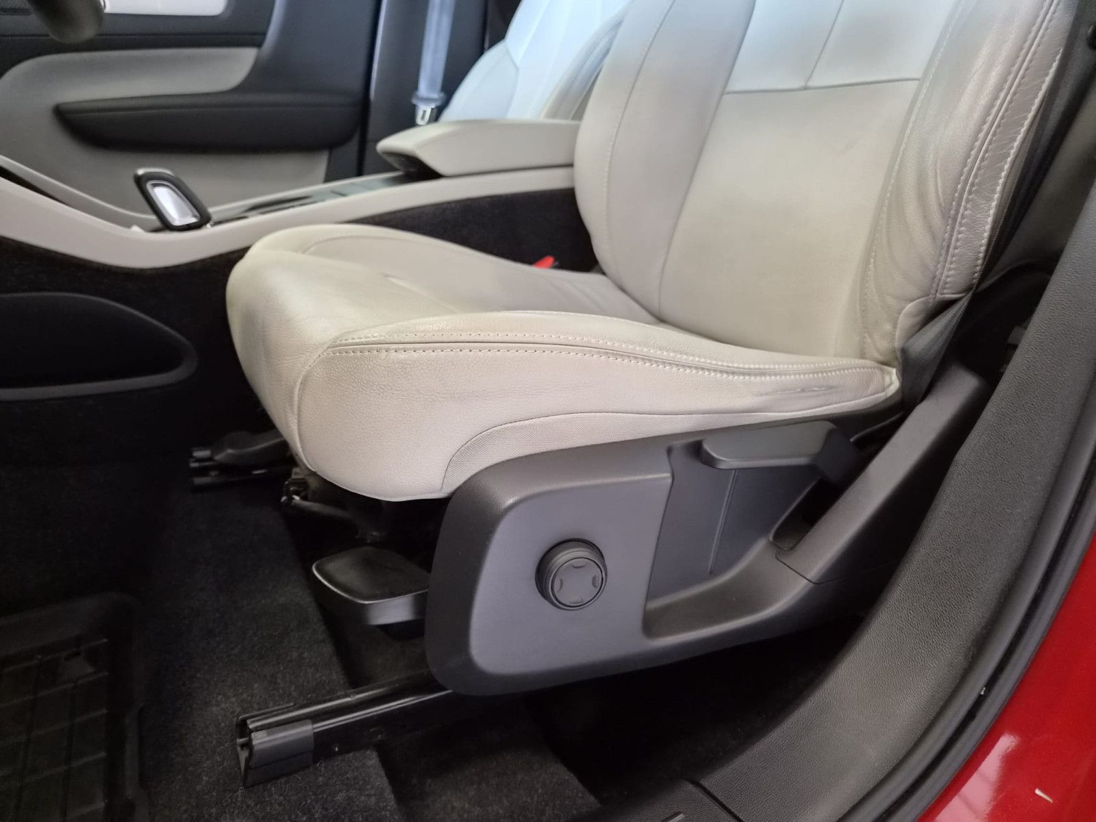 Volvo XC 40Momentum AWD / H&K Sound / 1. Hand / S-HEFT foto 15