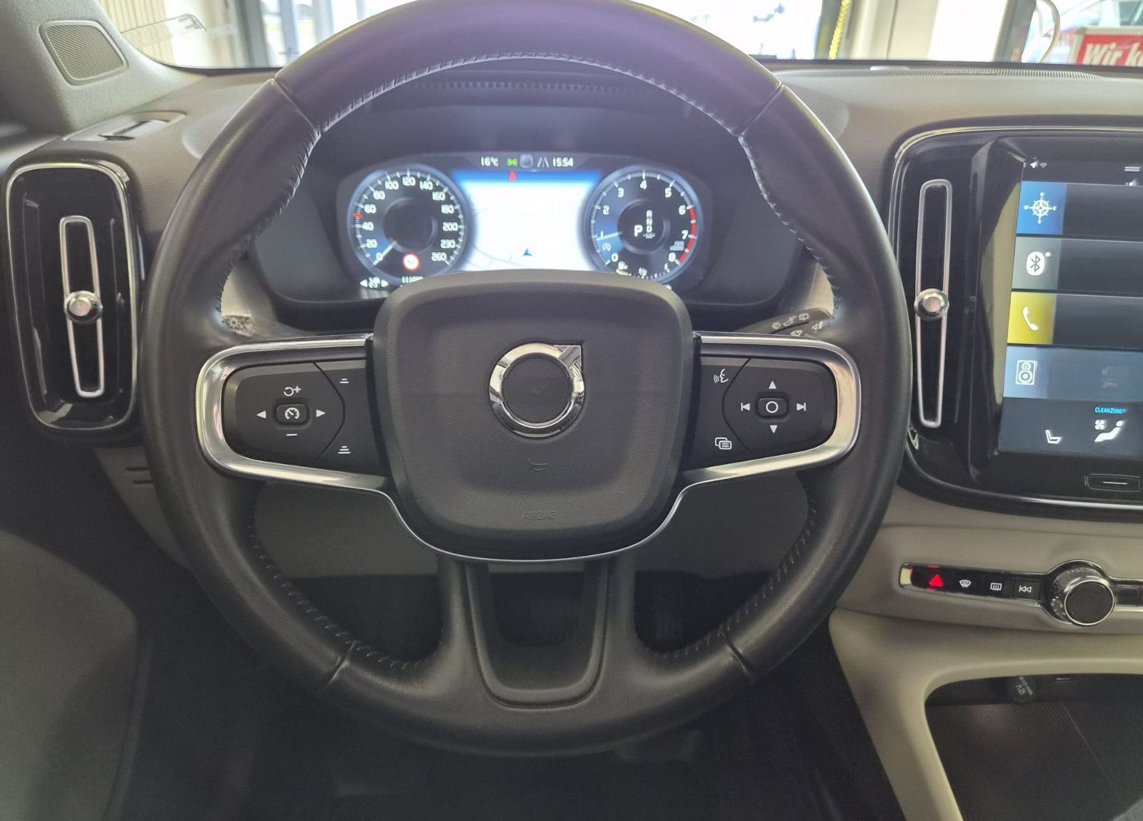 Volvo XC 40Momentum AWD / H&K Sound / 1. Hand / S-HEFT foto 21