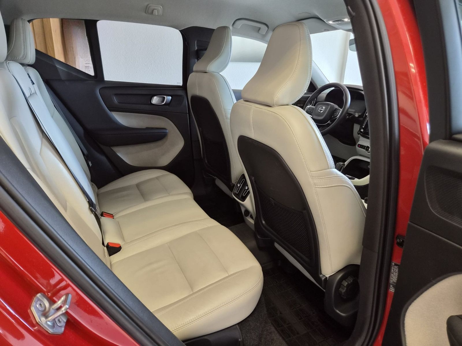 Volvo XC 40Momentum AWD / H&K Sound / 1. Hand / S-HEFT foto 25