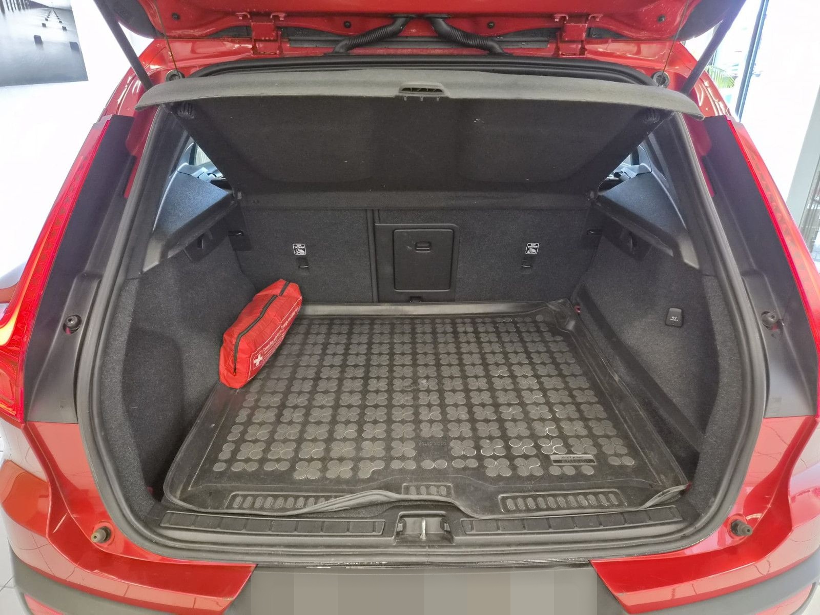 Volvo XC 40Momentum AWD / H&K Sound / 1. Hand / S-HEFT foto 6