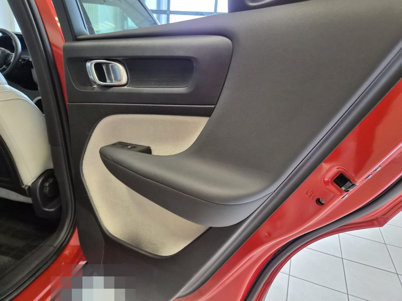 Volvo XC 40Momentum AWD / H&K Sound / 1. Hand / S-HEFT foto 8