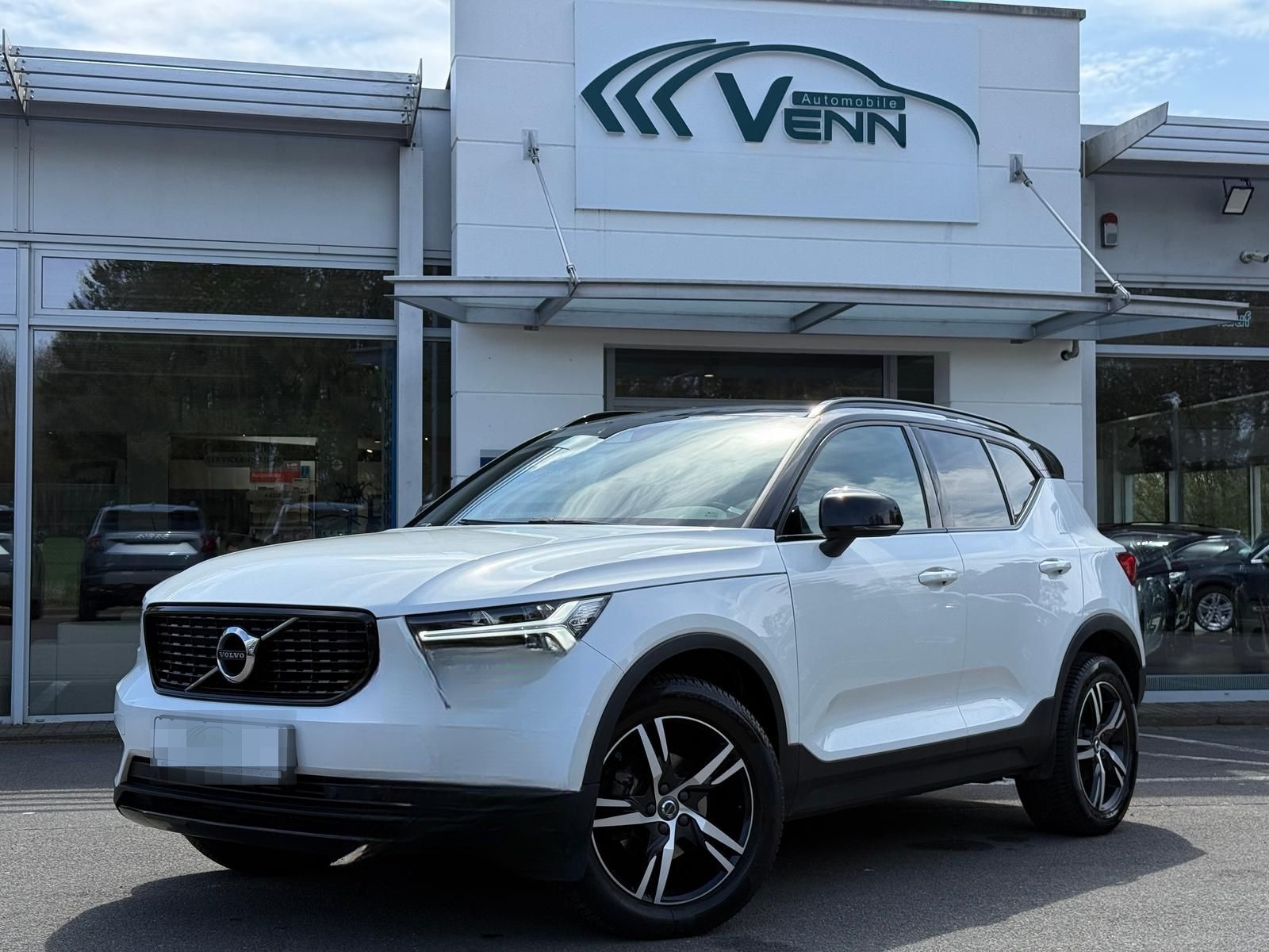Volvo XC40 1.5 KAT R Design 2WD*RFK*SHZ*Navi*SHA*LED foto 2