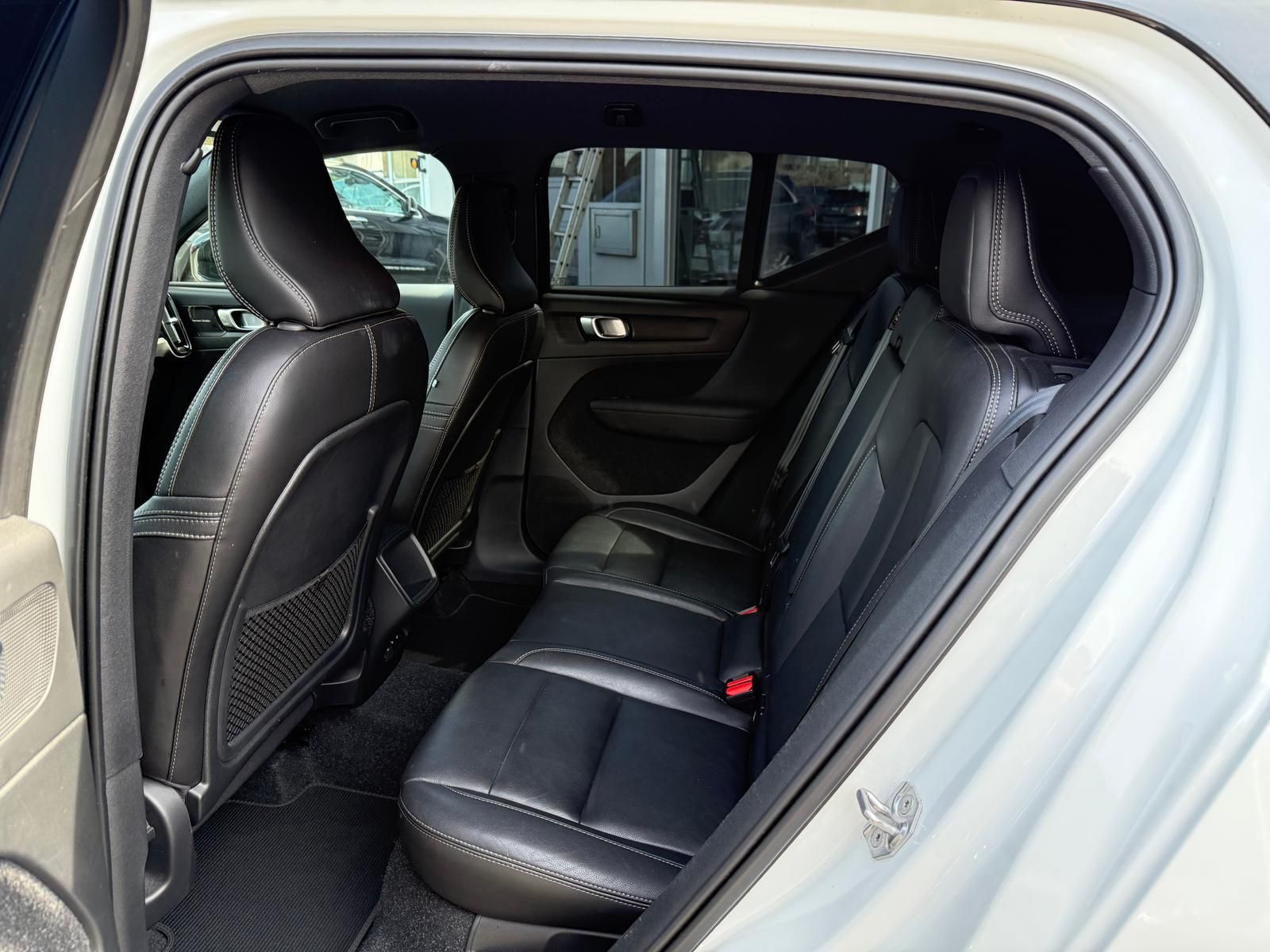 Volvo XC40 1.5 KAT R Design 2WD*RFK*SHZ*Navi*SHA*LED foto 19