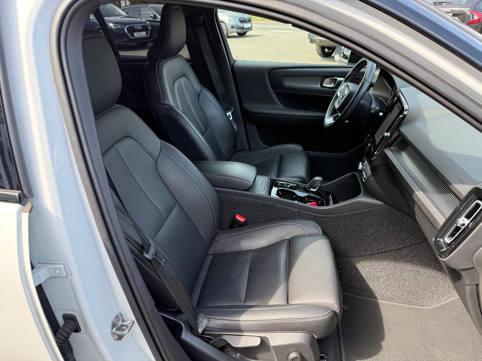 Volvo XC40 1.5 KAT R Design 2WD*RFK*SHZ*Navi*SHA*LED foto 20