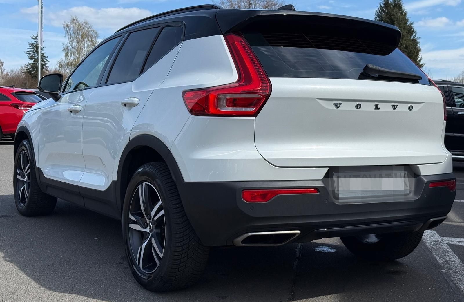 Volvo XC40 1.5 KAT R Design 2WD*RFK*SHZ*Navi*SHA*LED foto 7