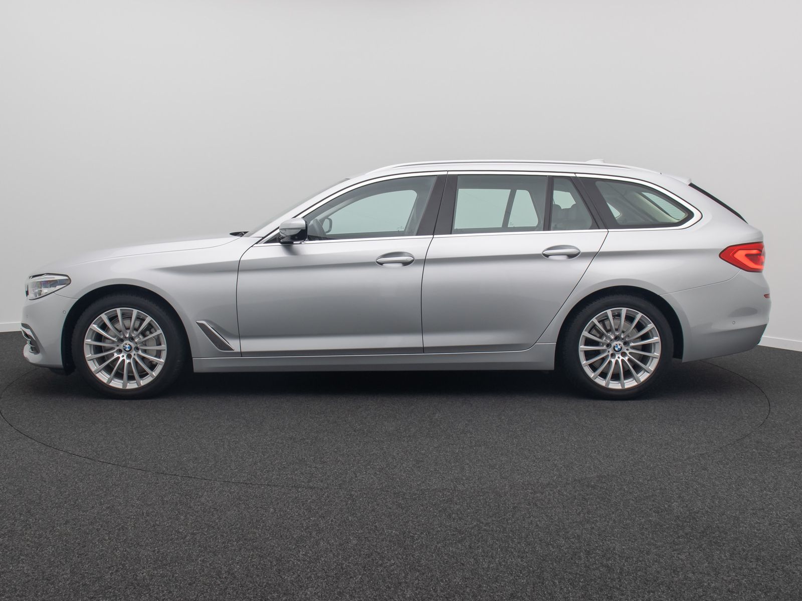 BMW 530d xD LuxuryLine Panoram 360°HUD HiFi DisplKey foto 11