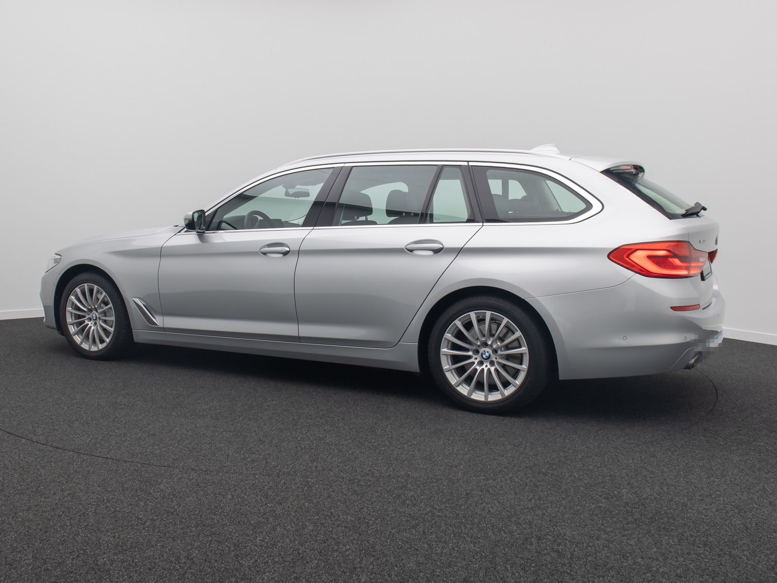BMW 530d xD LuxuryLine Panoram 360°HUD HiFi DisplKey foto 10