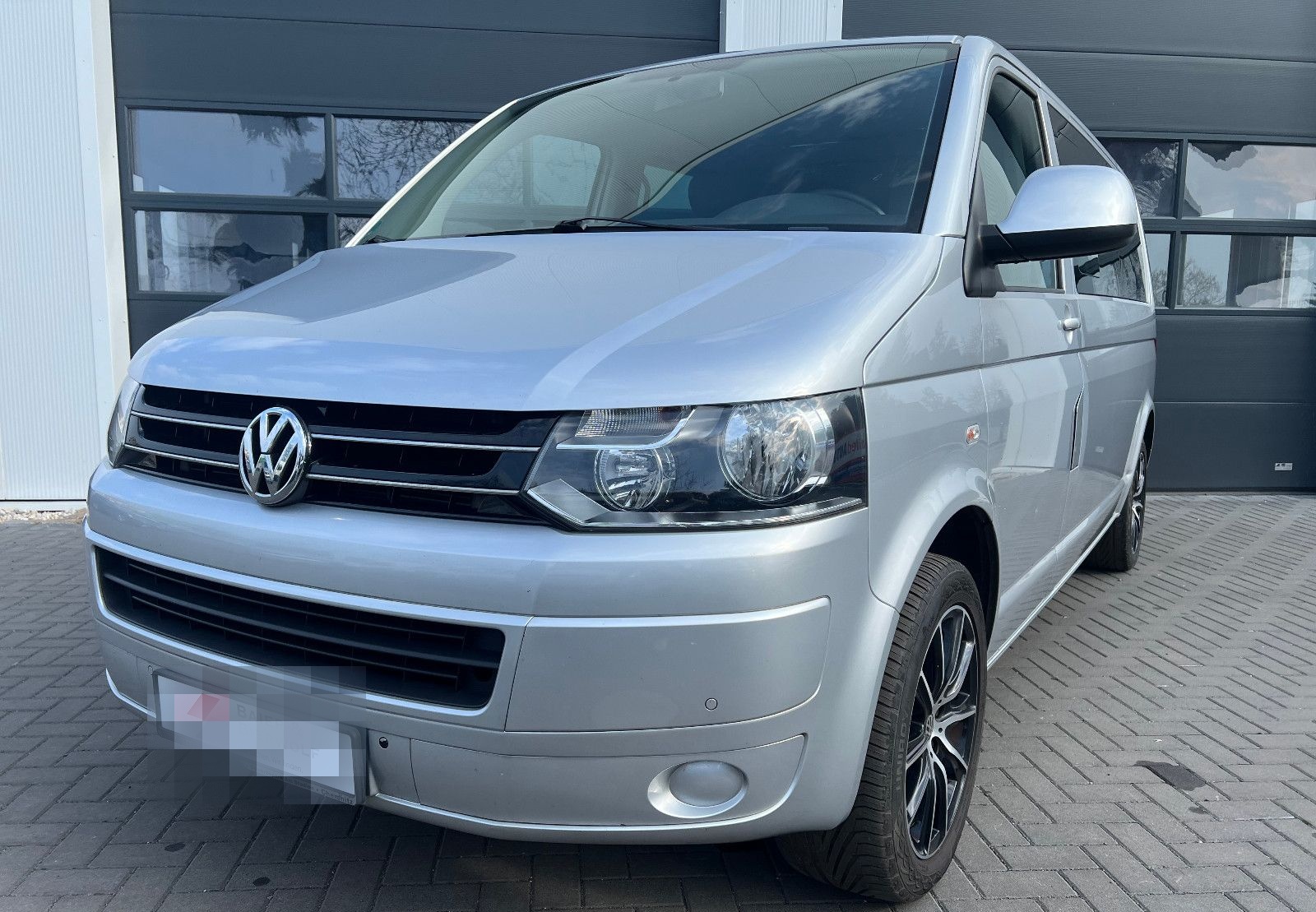 Volkswagen T5 Caravelle Comf. lang DSG 9 Sitzer AHK PDC Nav foto 2
