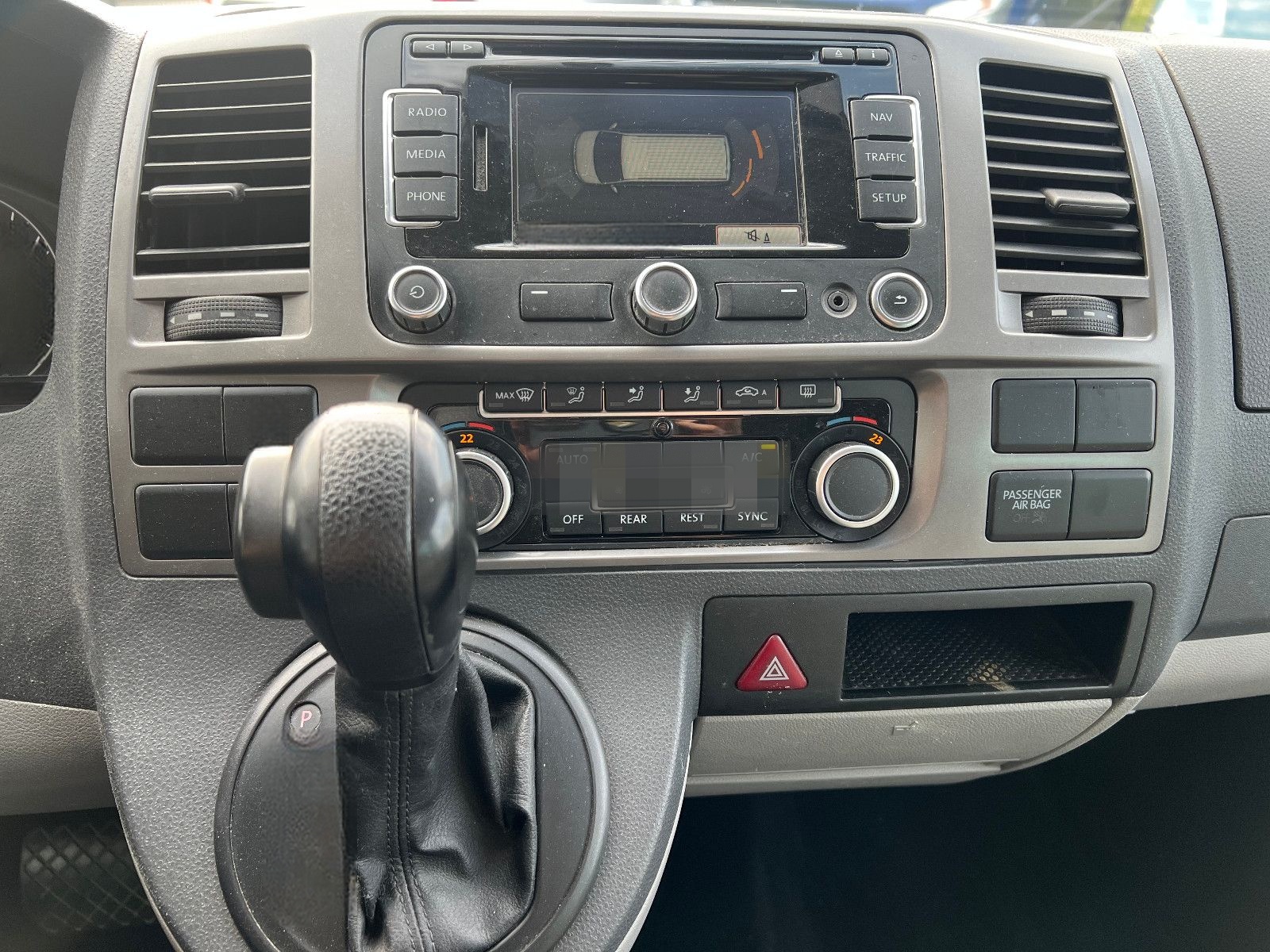 Volkswagen T5 Caravelle Comf. lang DSG 9 Sitzer AHK PDC Nav foto 11