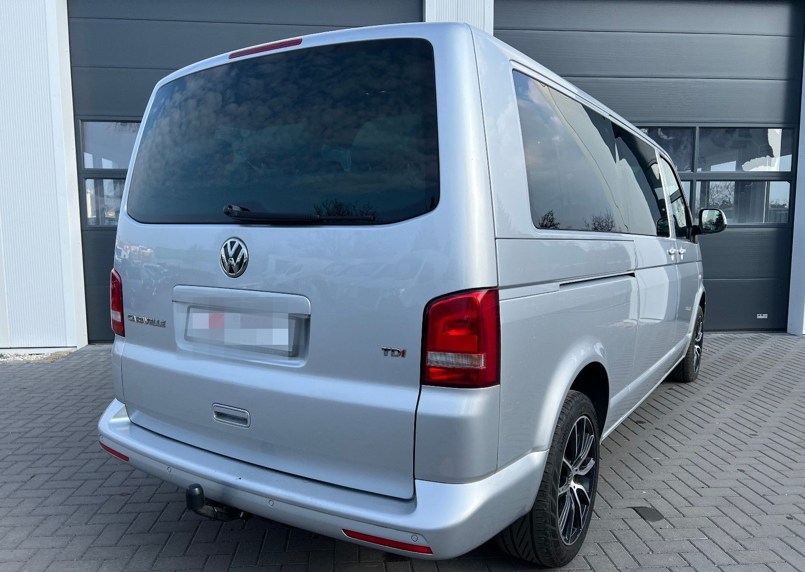 Volkswagen T5 Caravelle Comf. lang DSG 9 Sitzer AHK PDC Nav foto 6