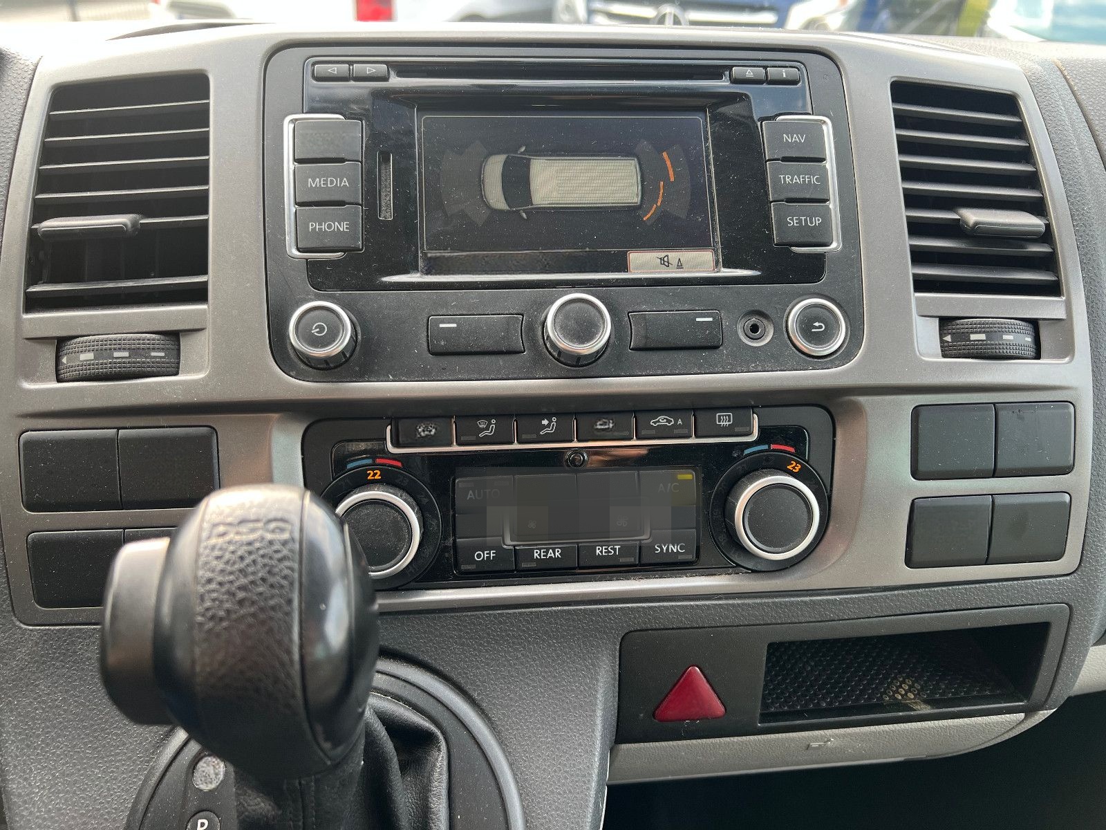 Volkswagen T5 Caravelle Comf. lang DSG 9 Sitzer AHK PDC Nav foto 10