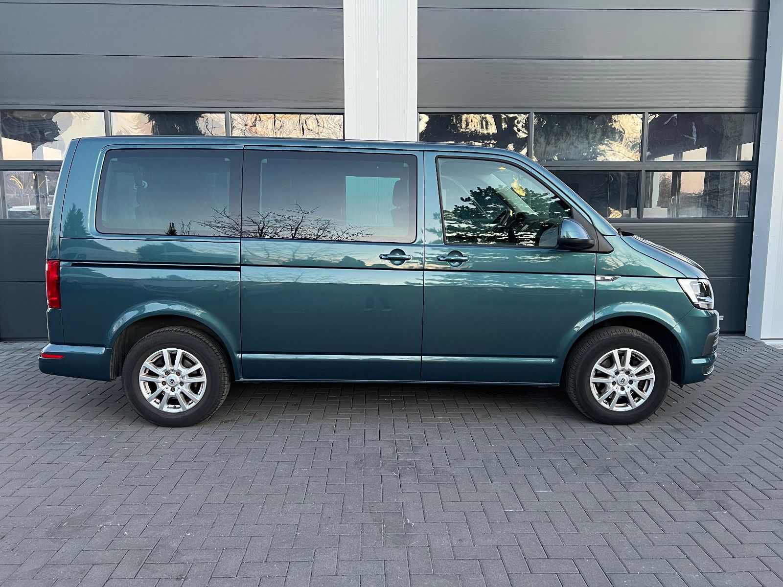 Volkswagen T6 Caravelle Comf. DSG ACC 9 Sitzer Temp PDC AHK foto 5