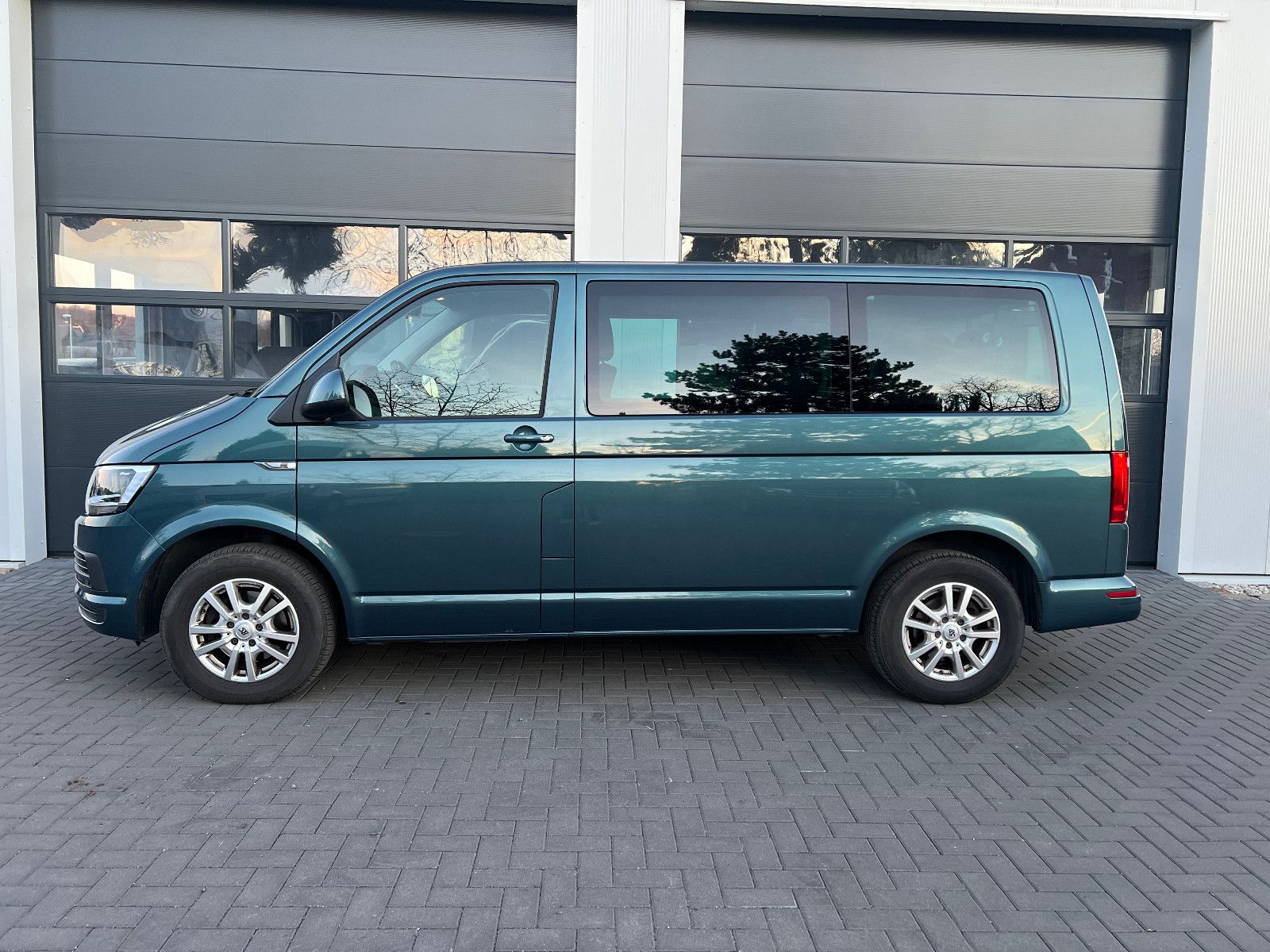 Volkswagen T6 Caravelle Comf. DSG ACC 9 Sitzer Temp PDC AHK foto 8