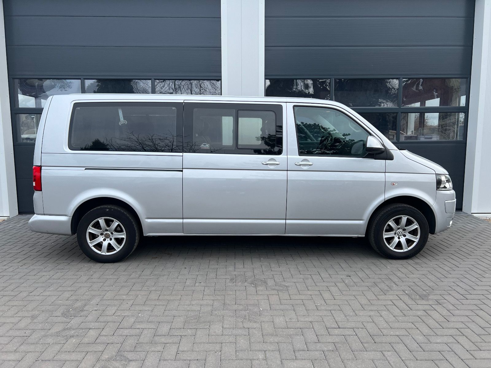 Volkswagen T5 Caravelle lang Comf. Klima PDC AHK 9 Sitzer foto 5