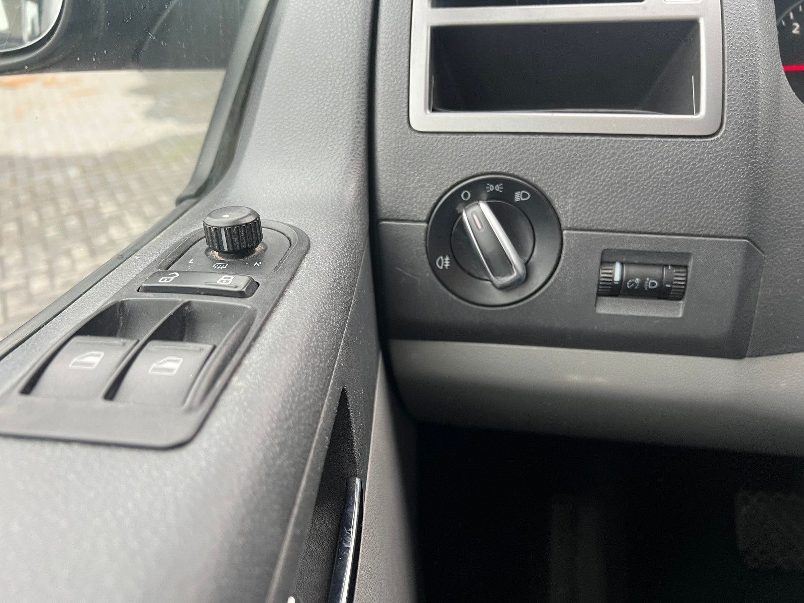 Volkswagen T5 Caravelle Comf. lang 9 Sitzer DSG PDC SH Temp foto 17