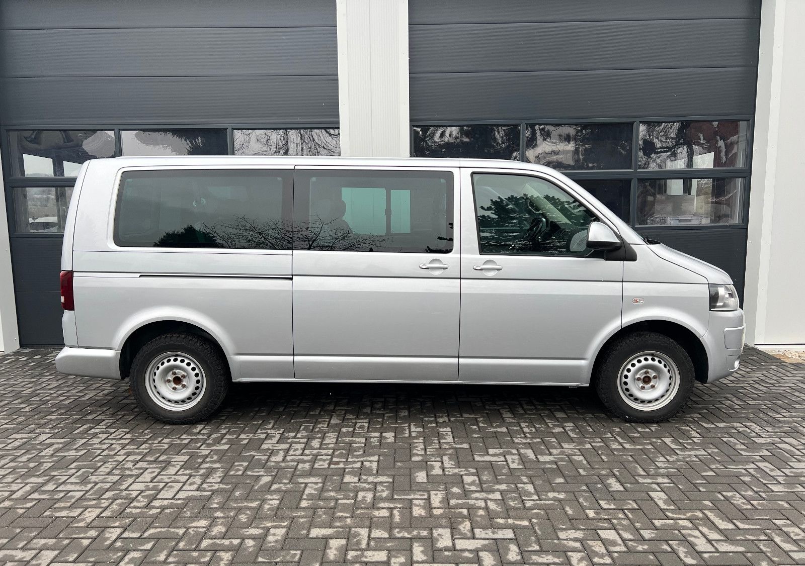 Volkswagen T5 Caravelle Comf. lang 9 Sitzer DSG PDC SH Temp foto 5