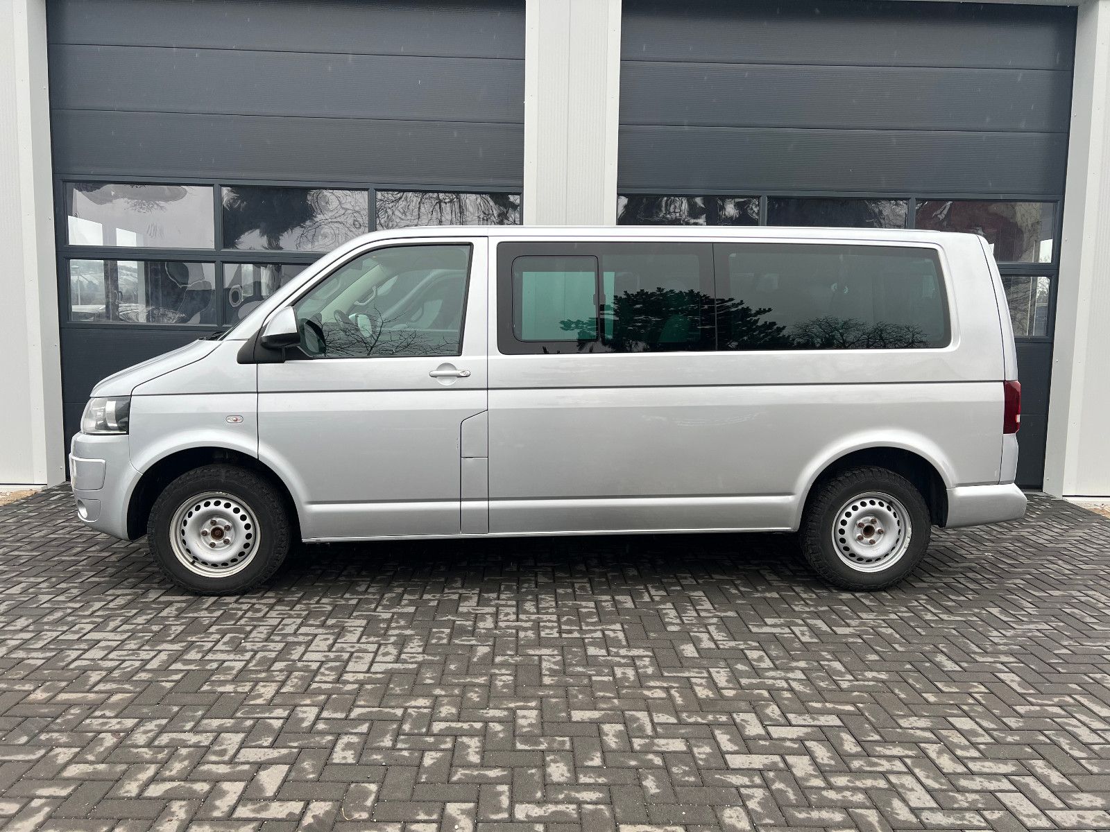 Volkswagen T5 Caravelle Comf. lang 9 Sitzer DSG PDC SH Temp foto 9