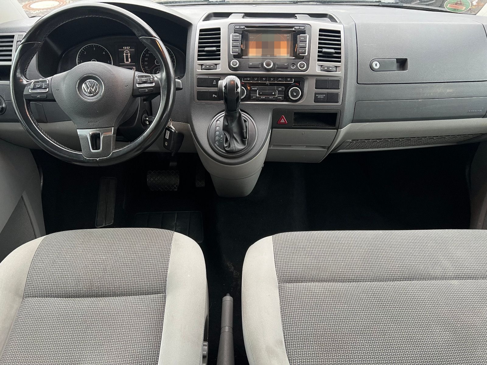 Volkswagen T5 Caravelle Comf. lang 9 Sitzer DSG PDC SH Temp foto 10