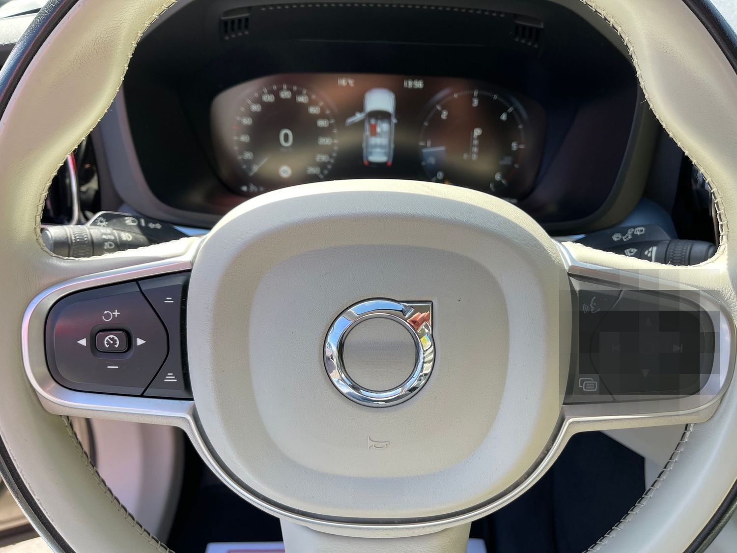 Volvo XC60 Momentum 2WD/TempomatLED/Bluetooth/Navi/Kam foto 13