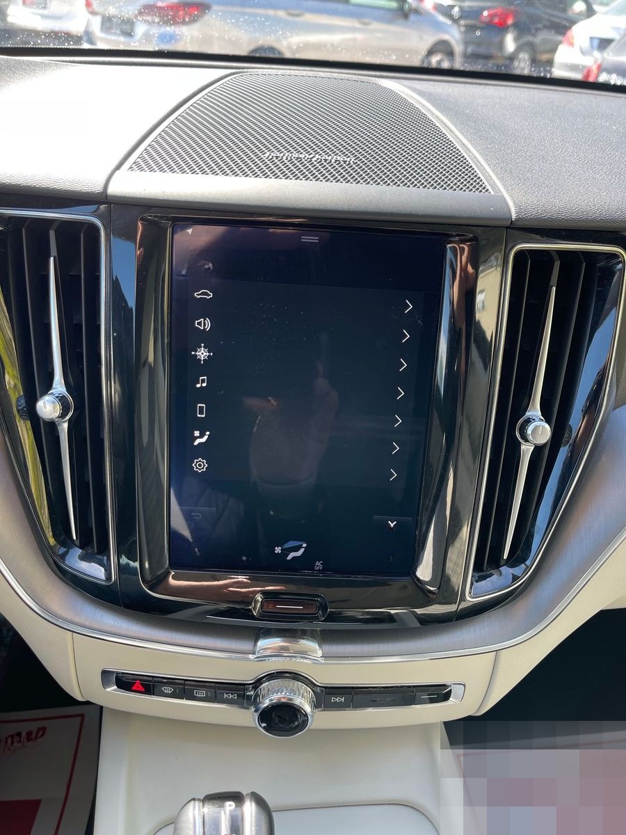 Volvo XC60 Momentum 2WD/TempomatLED/Bluetooth/Navi/Kam foto 19