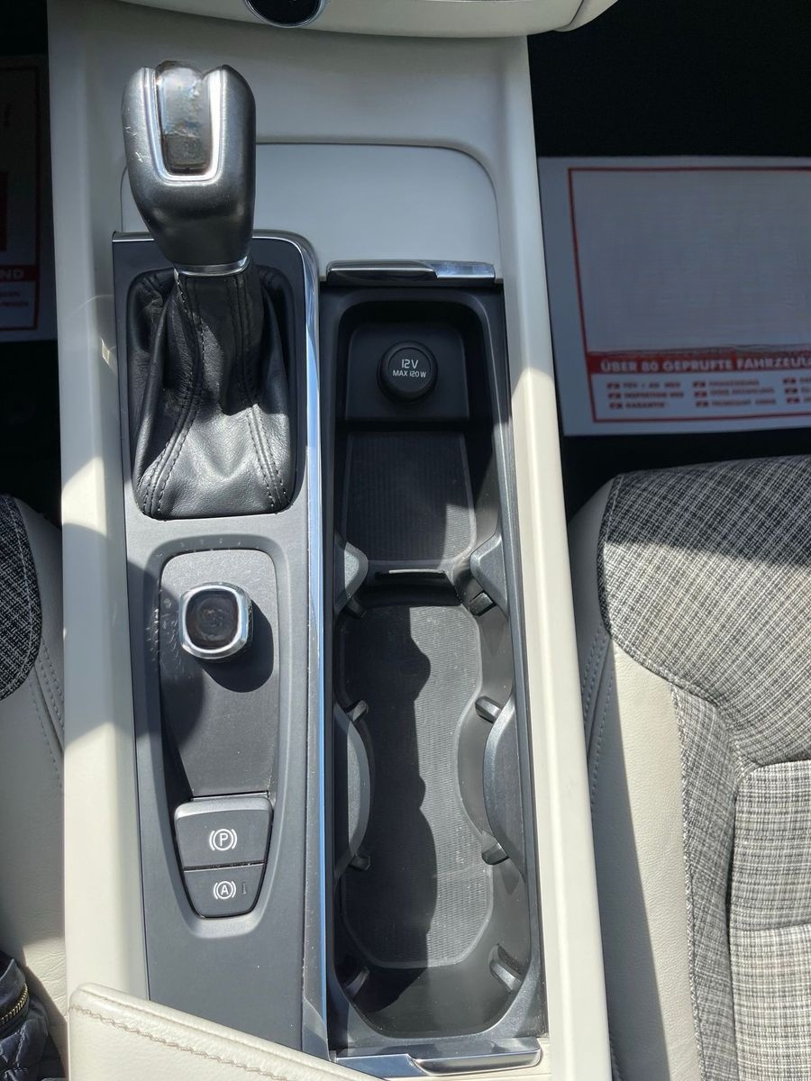 Volvo XC60 Momentum 2WD/TempomatLED/Bluetooth/Navi/Kam foto 22