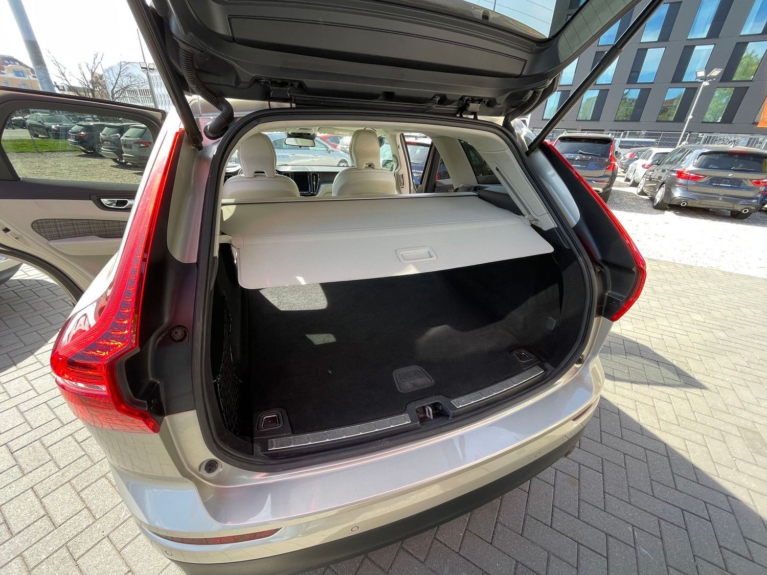 Volvo XC60 Momentum 2WD/TempomatLED/Bluetooth/Navi/Kam foto 7