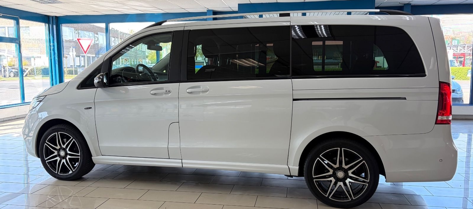 Mercedes-Benz V 250d Lang *AMG-Burmester-360-Nappa-LED-Comma** foto 9