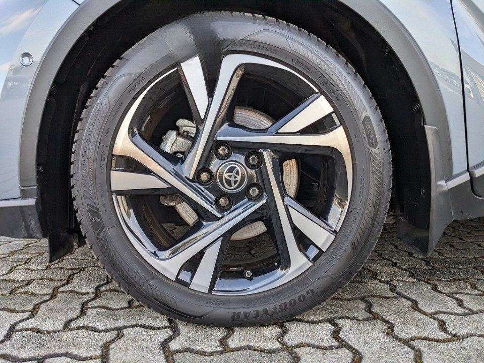 Toyota C-HR 2.0l Hybrid Team D Bi-LED Kamera foto 8