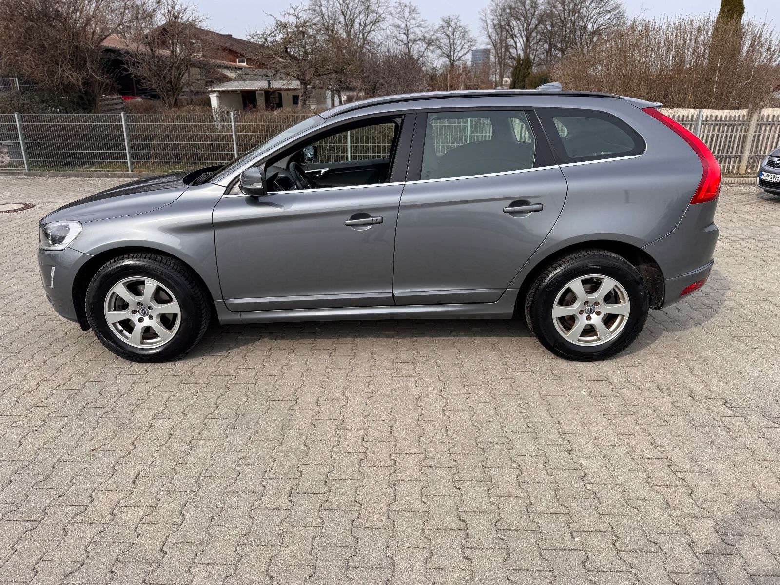 Volvo XC60 Momentum Leder Navi AWD Kamera foto 2
