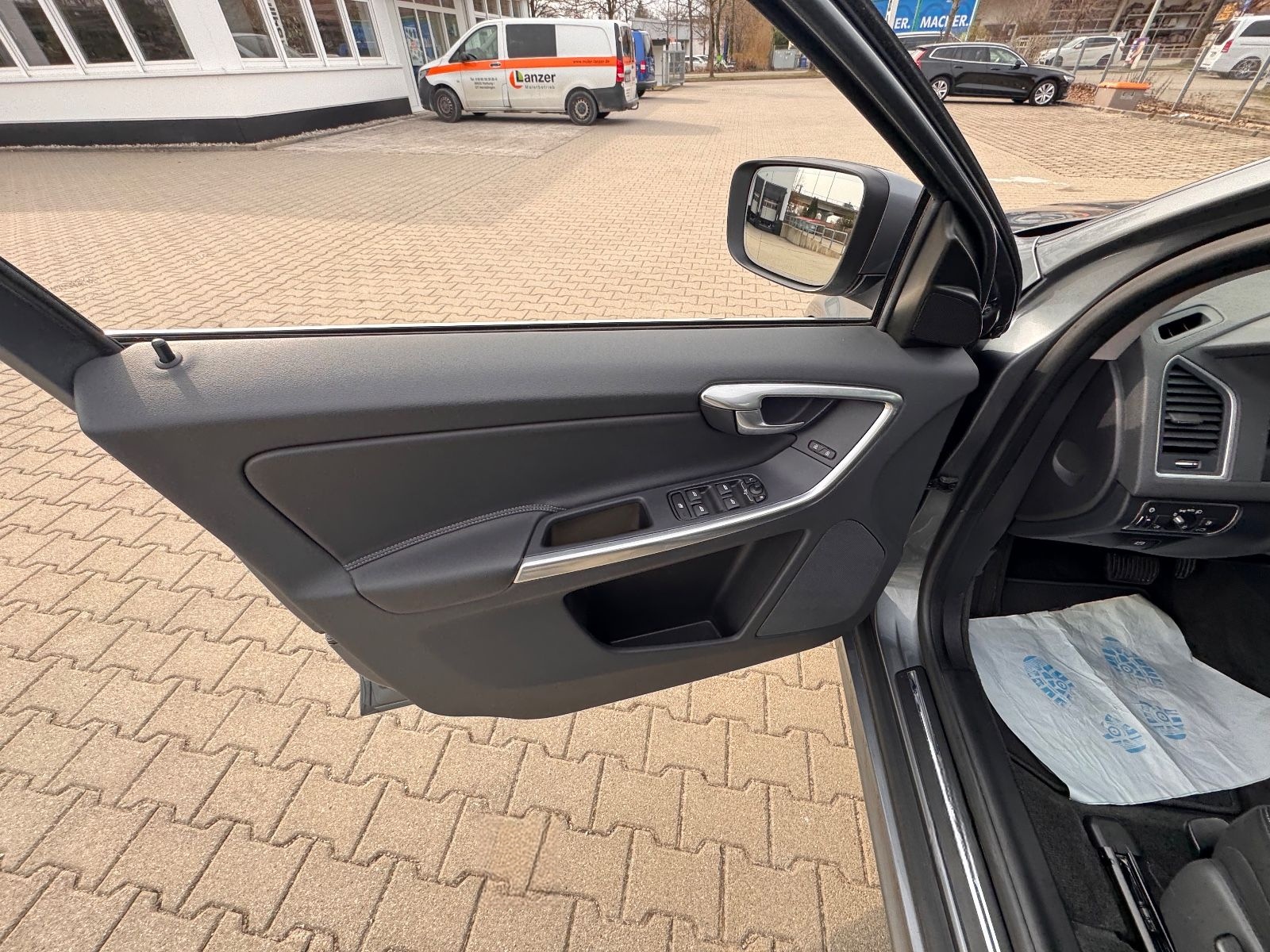 Volvo XC60 Momentum Leder Navi AWD Kamera foto 12