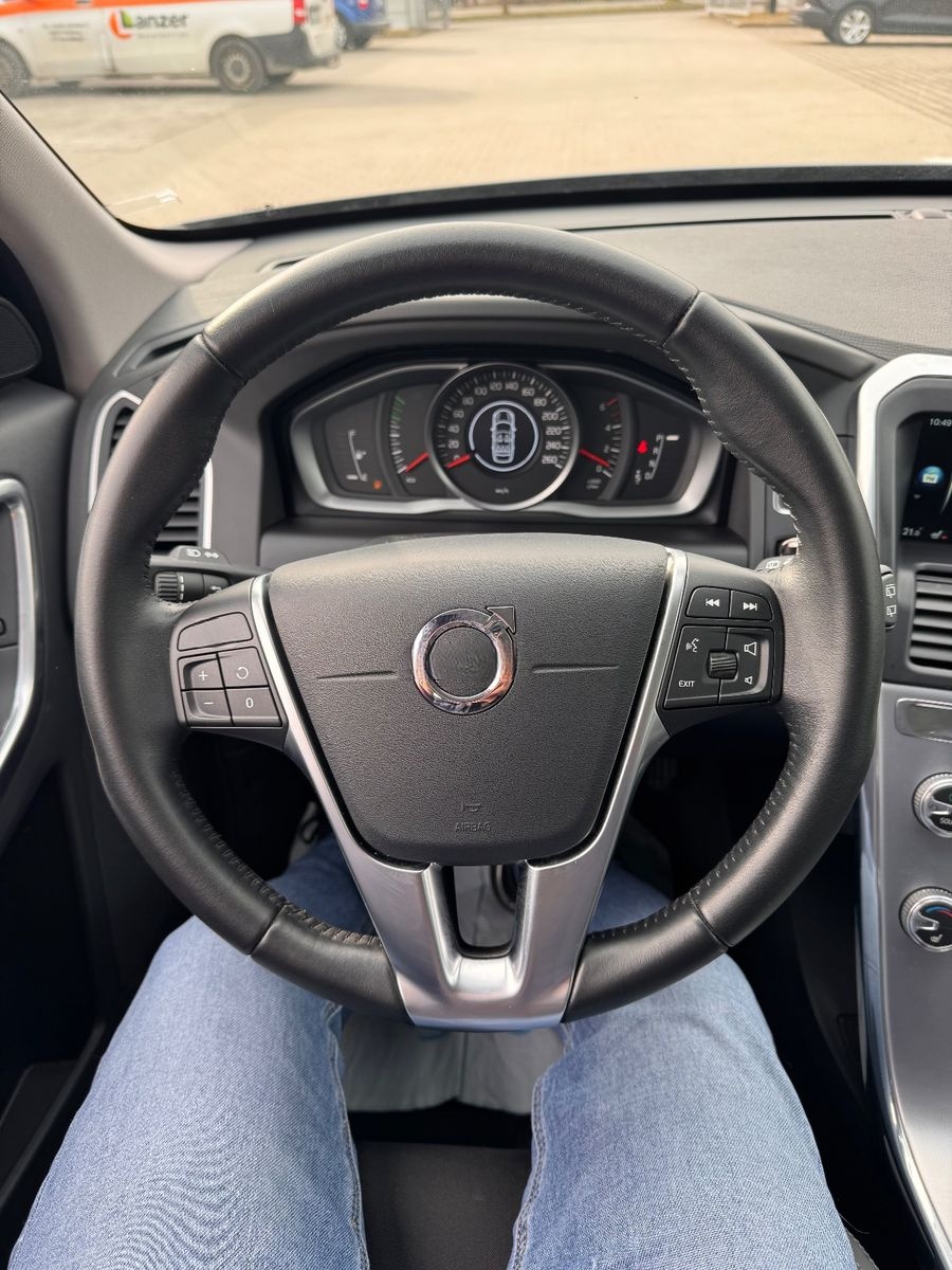 Volvo XC60 Momentum Leder Navi AWD Kamera foto 17