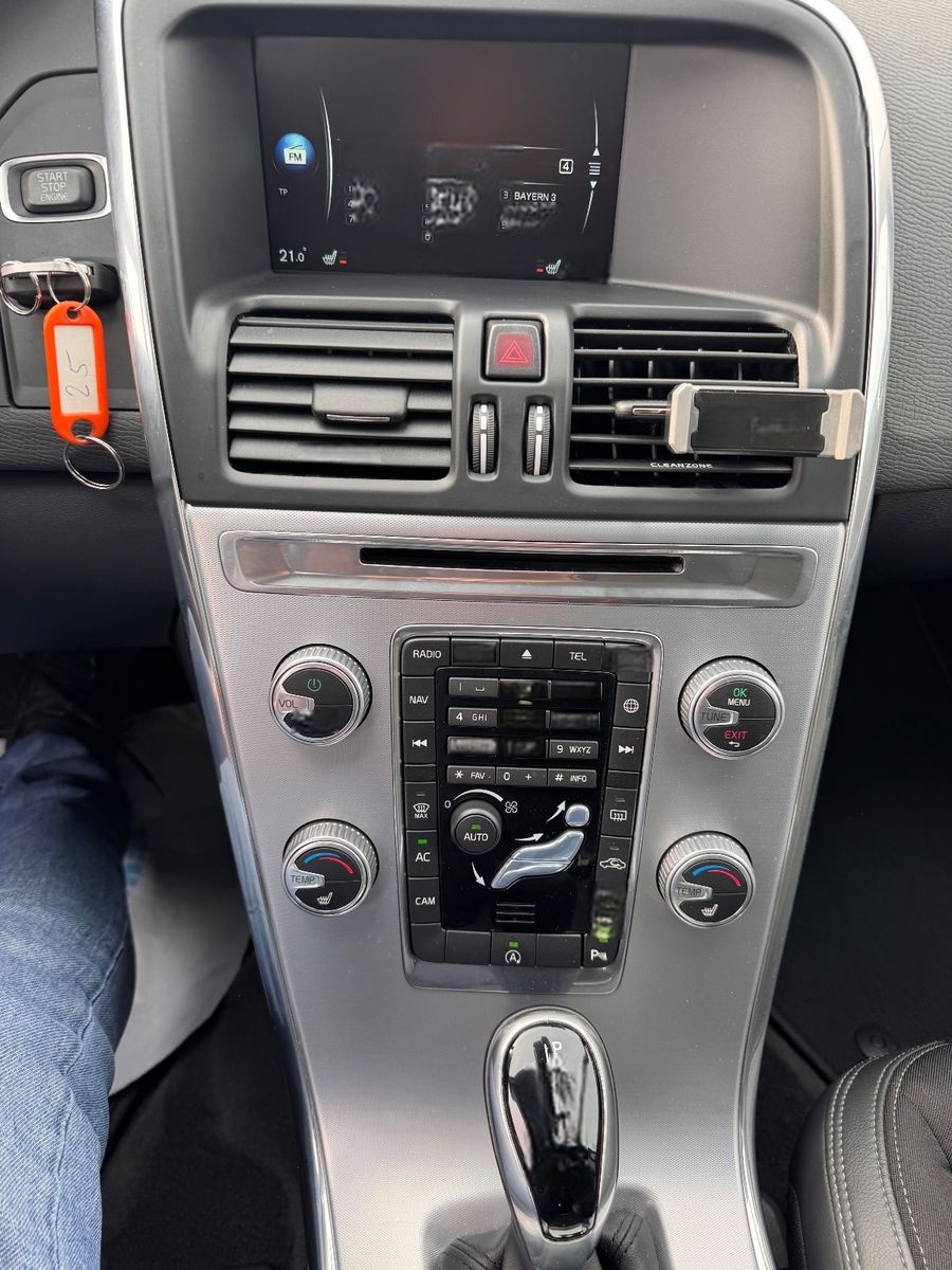 Volvo XC60 Momentum Leder Navi AWD Kamera foto 18