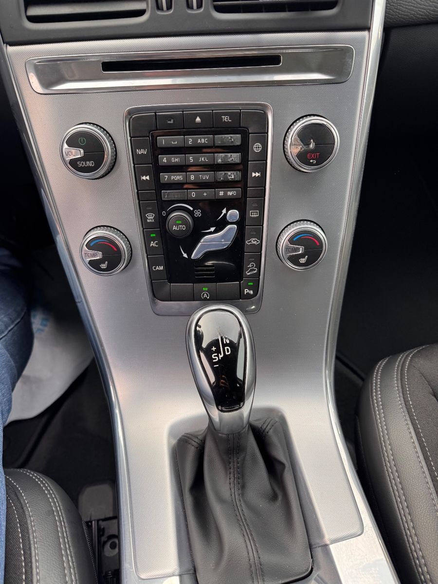 Volvo XC60 Momentum Leder Navi AWD Kamera foto 19