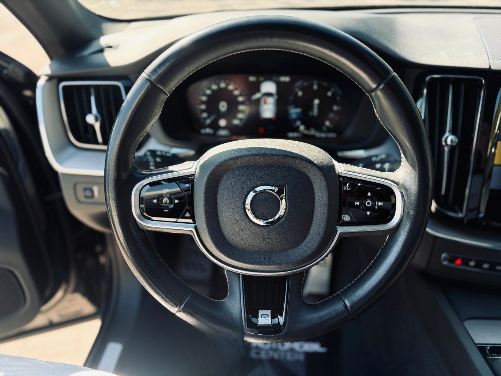 Volvo XC60 R Design+Leder+4xKamera+H&K+ACC+LED+Carplay foto 14