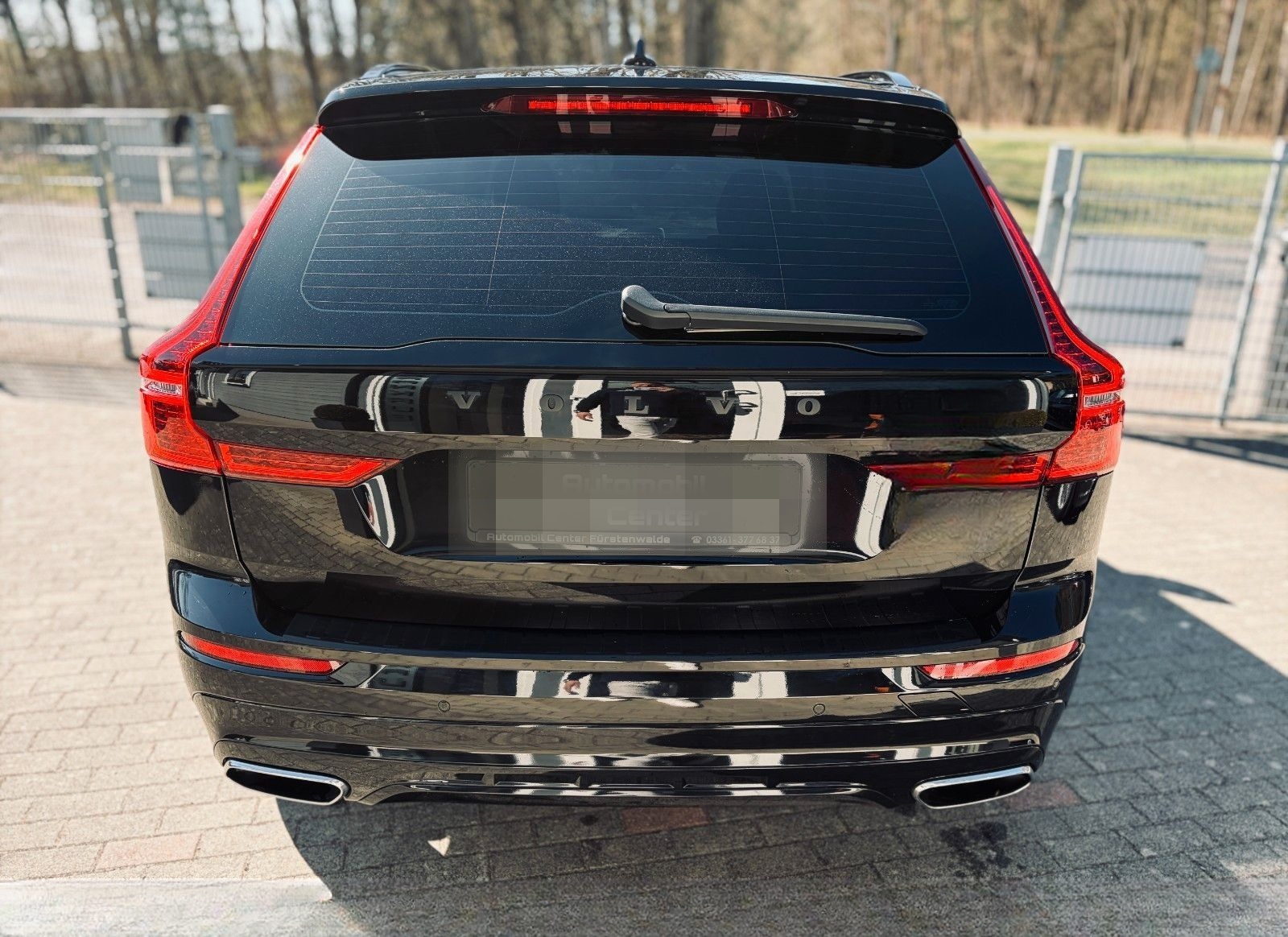 Volvo XC60 R Design+Leder+4xKamera+H&K+ACC+LED+Carplay foto 7