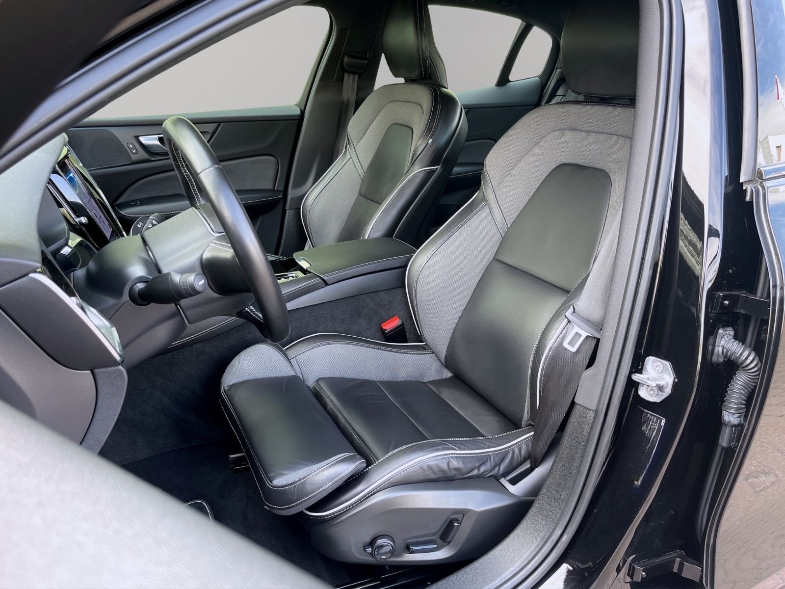 Volvo S60 R T8 RECHARGE PLUG-IN AWD 4x4 PILOT GARANTIE foto 10